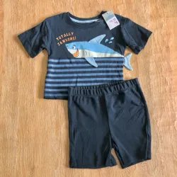 Conjunto con tiburón color azul