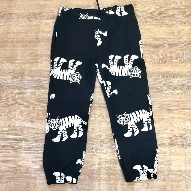 Conjunto con tigres color negro