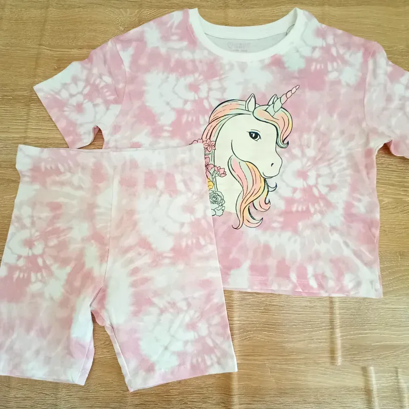 Conjunto con unicornio rosado