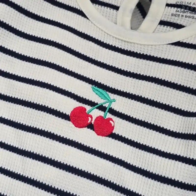 Conjunto de blusa con pantaloneta de rayas con Cerezas