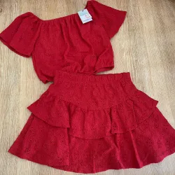 Conjunto de blusa y saya color rojo 