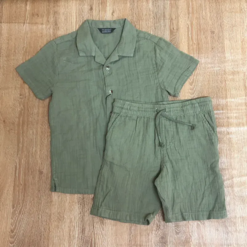 Conjunto de camisa color verde