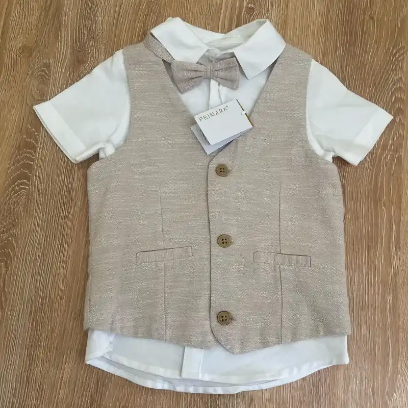 Conjunto de camisa con chaleco y short