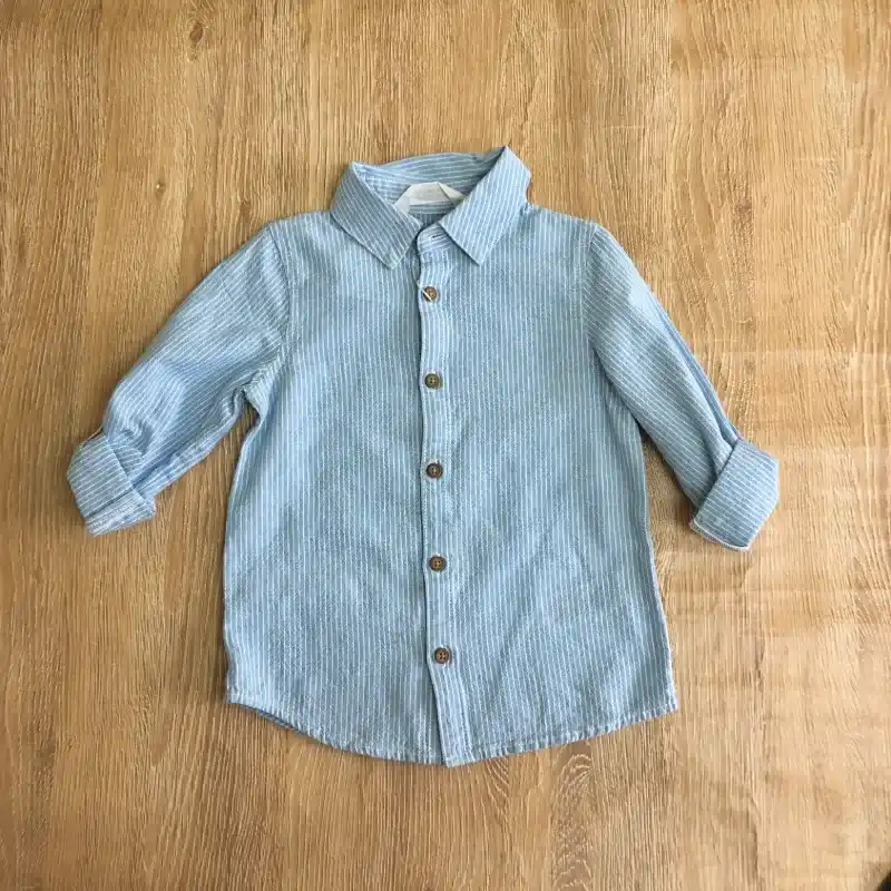 Conjunto de camisa y pantalón color azul y beige 