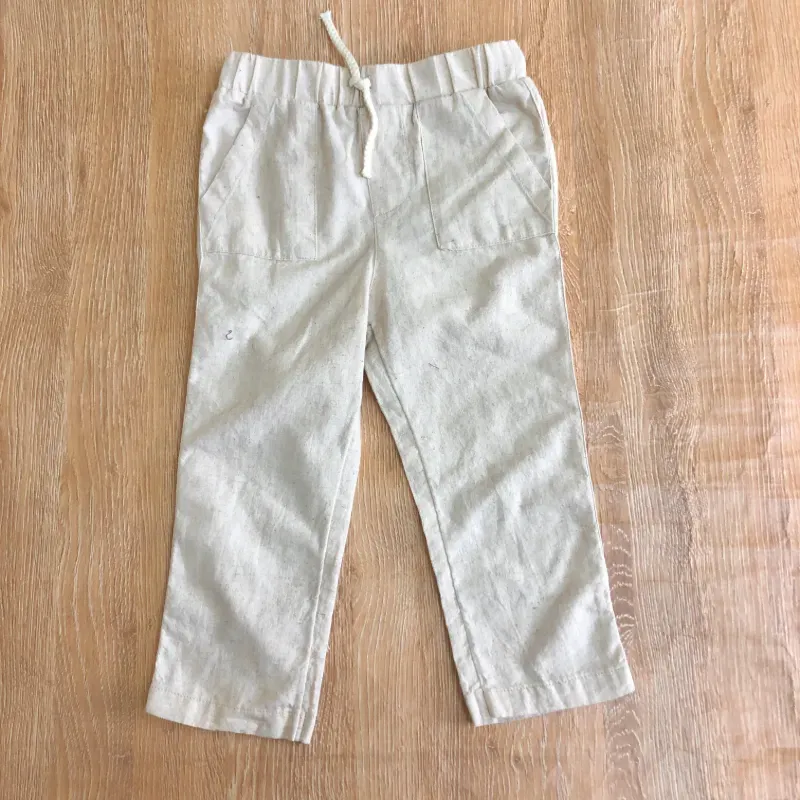 Conjunto de camisa y pantalón color azul y beige 