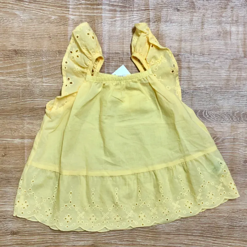 Conjunto de color amarillo con cintillo