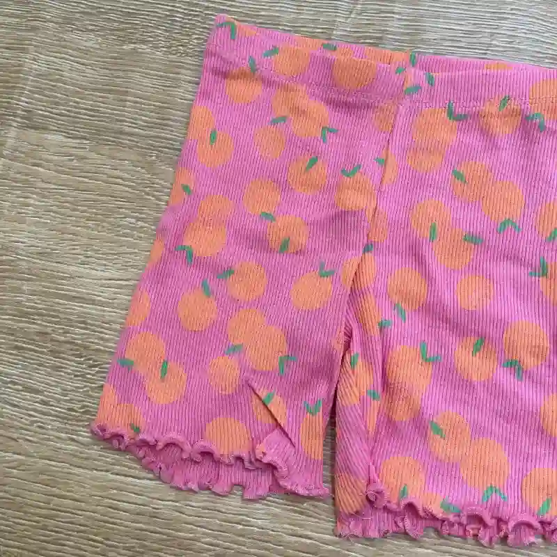Conjunto de color rosado con naranjas
