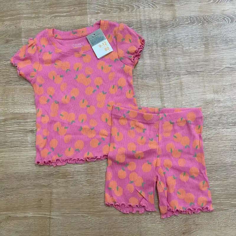 Conjunto de color rosado con naranjas