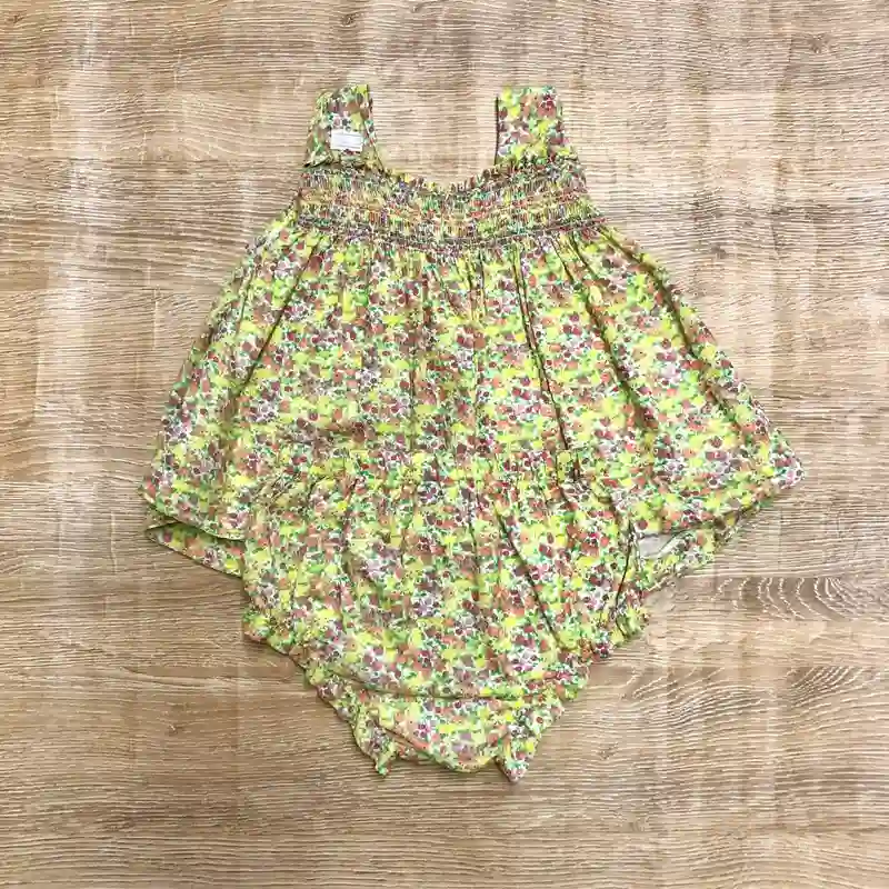 Conjunto de flores color amarillo