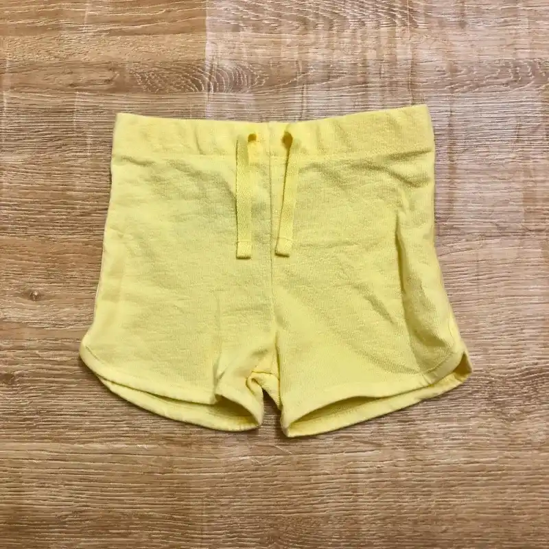 Conjunto de "Lilo y Stitch" color amarillo