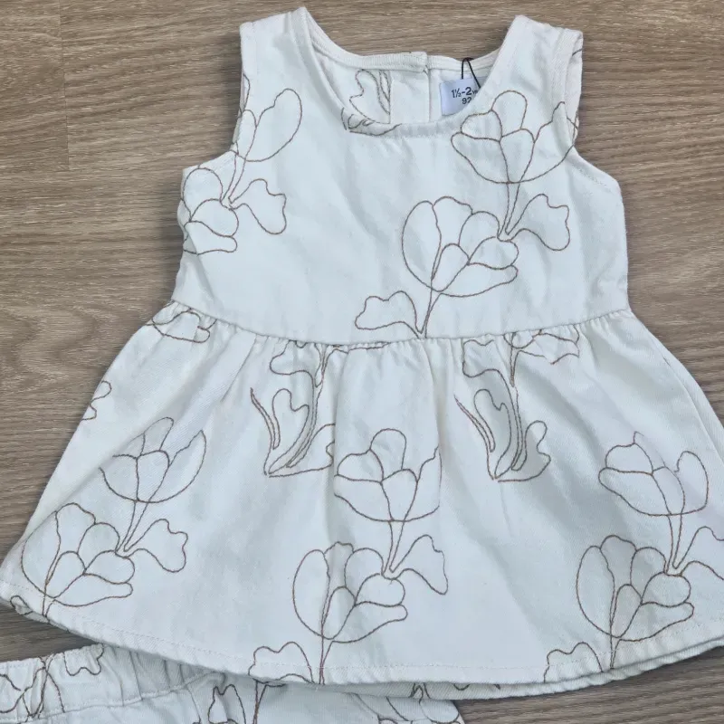 Conjunto de Mezclilla con bordados de Flor