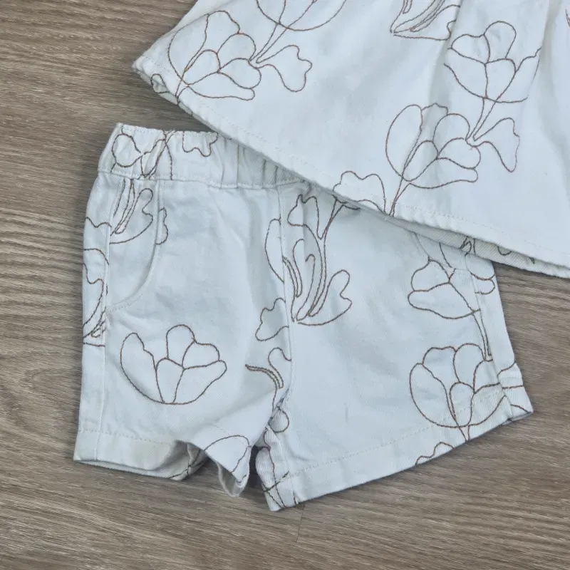 Conjunto de Mezclilla con bordados de Flor