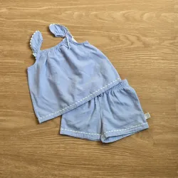 Conjunto de niña color azul con detalles en blanco