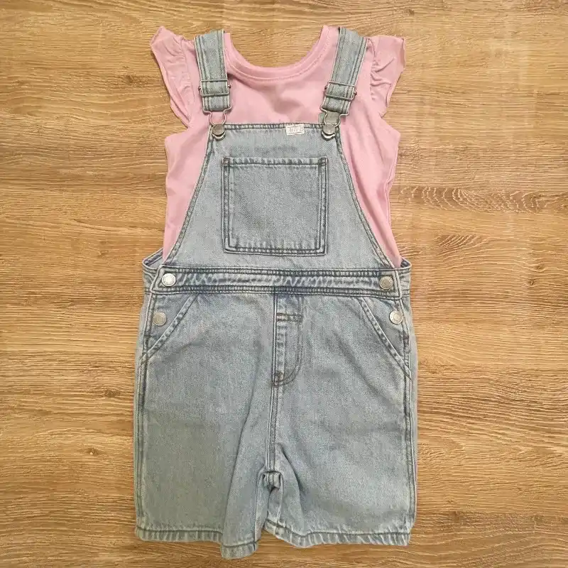 Conjunto de overol con blusa color rosado