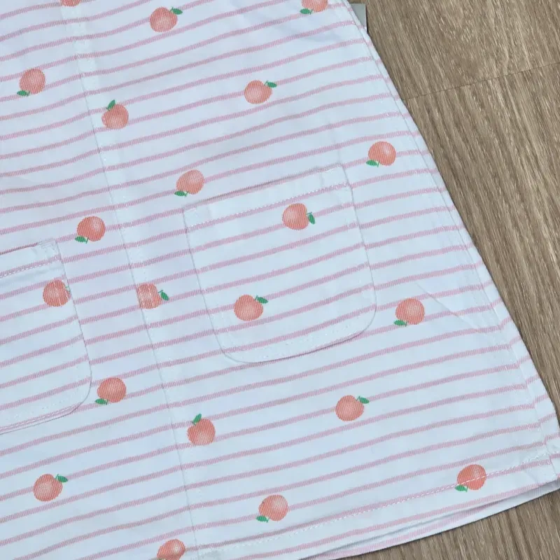 Conjunto de Overol con melocotones y pulover color rosado