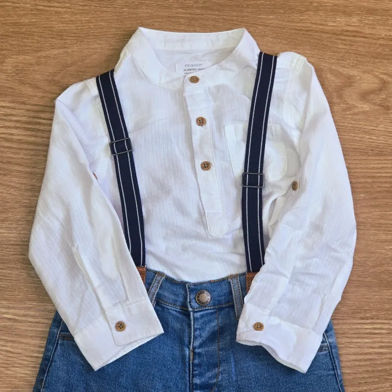 Conjunto de pantalón de mezclilla y Camisa blanca