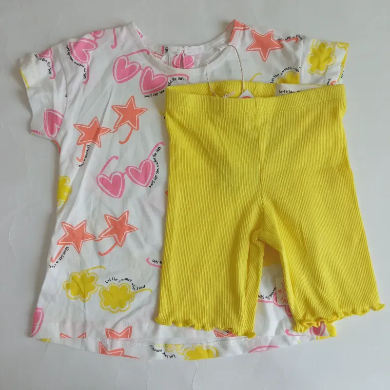 Conjunto de pulóver y leggins amarillos 