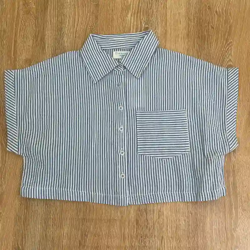 Conjunto de rayas blancas y azules 