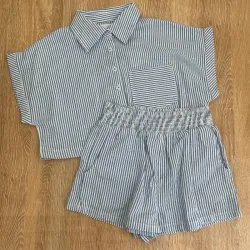 Conjunto de rayas blancas y azules 