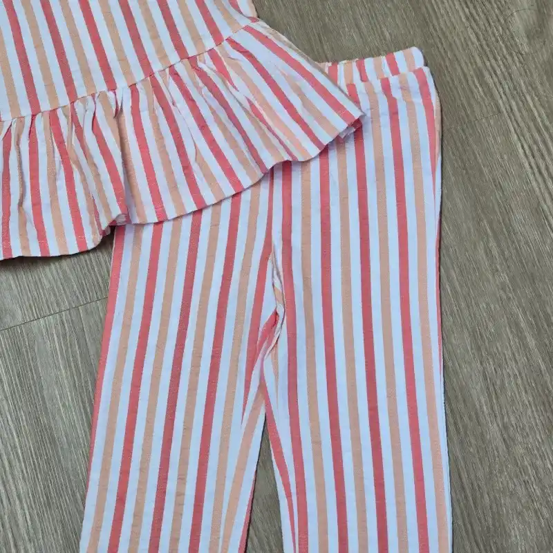 Conjunto de rayas de blusa con vuelos