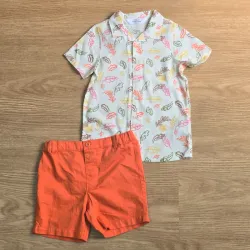 Conjunto de short con camisa de hojas
