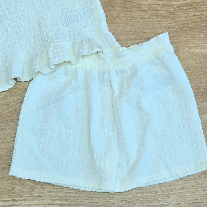 Conjunto de Short y Blusa color blanca con detalles en color rosa claro