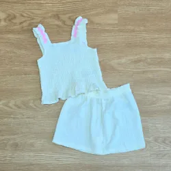 Conjunto de Short y Blusa color blanca con detalles en color rosa claro