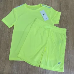 Conjunto deportivo color amarillo fosforescente 