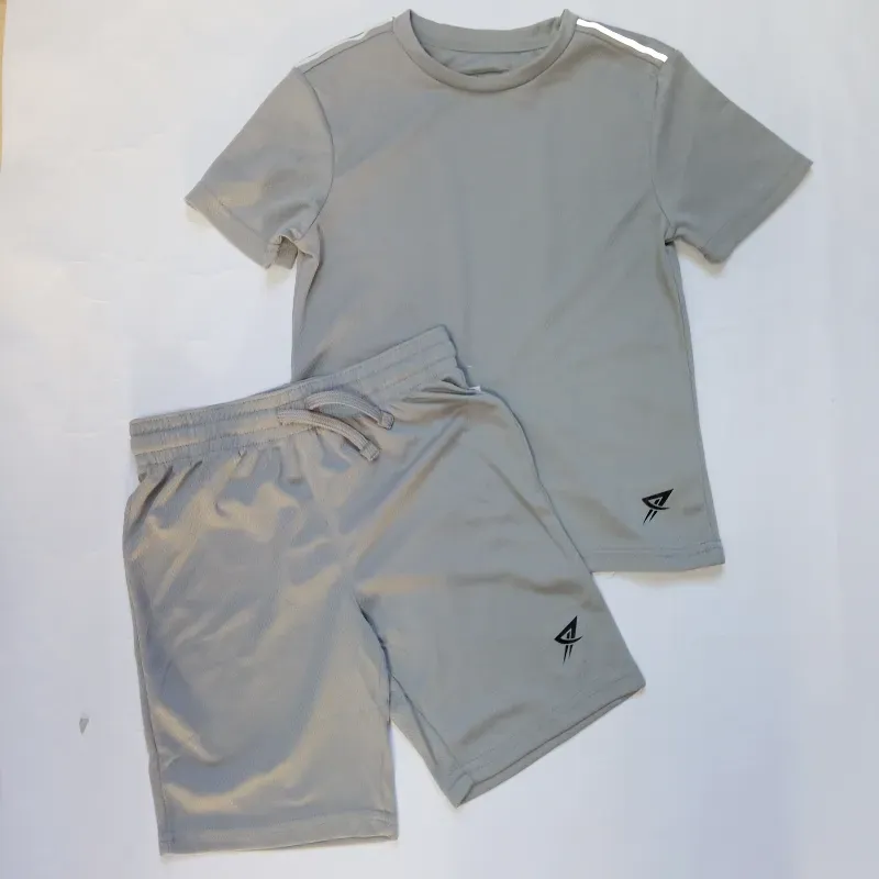 Conjunto deportivo color gris
