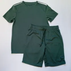 Conjunto deportivo color verde