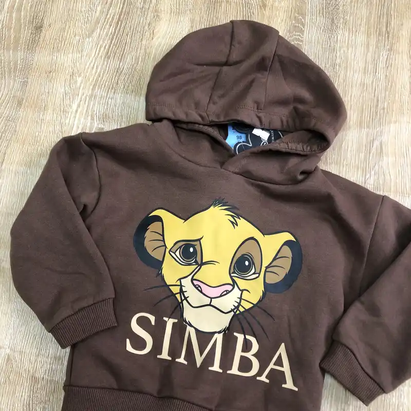 Conjunto marrón con Simba 