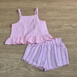 Conjunto rosa de blusa y short