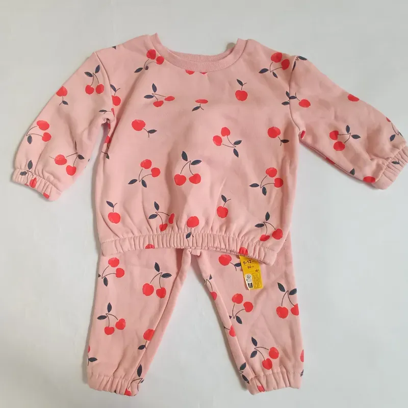 Conjunto rosado con cerezas