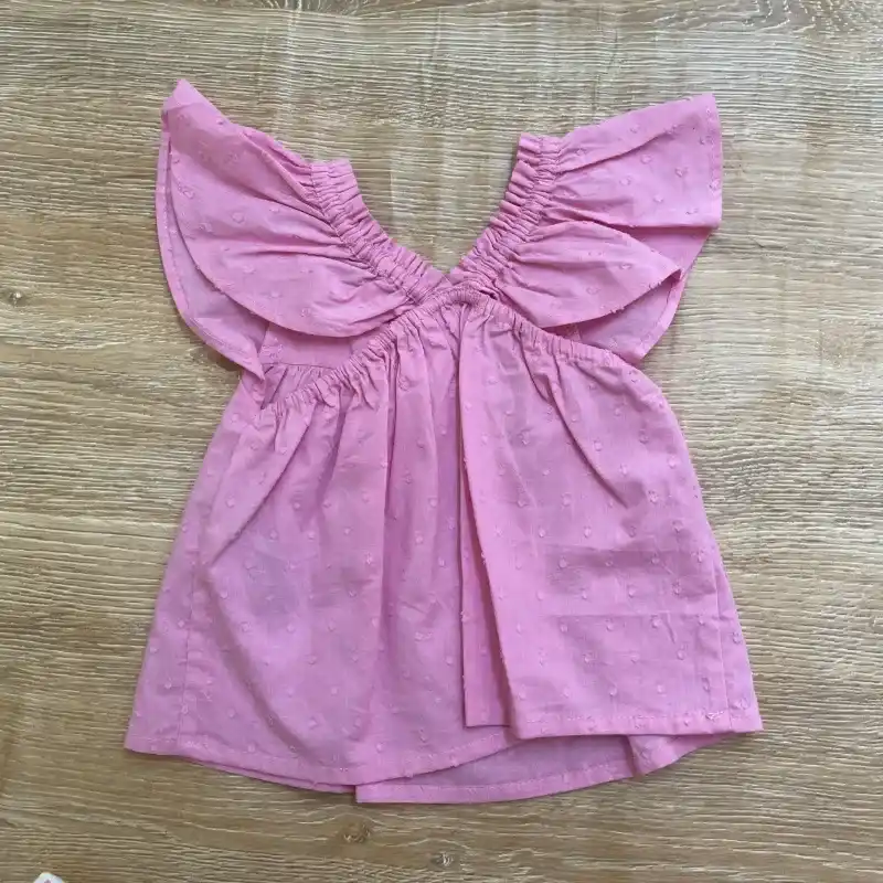 Conjunto rosado y con flores