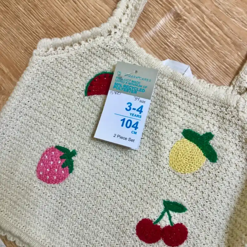 Conjunto tejido con frutas