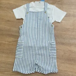 Conjunto tipo overol con rayas blancas y azules