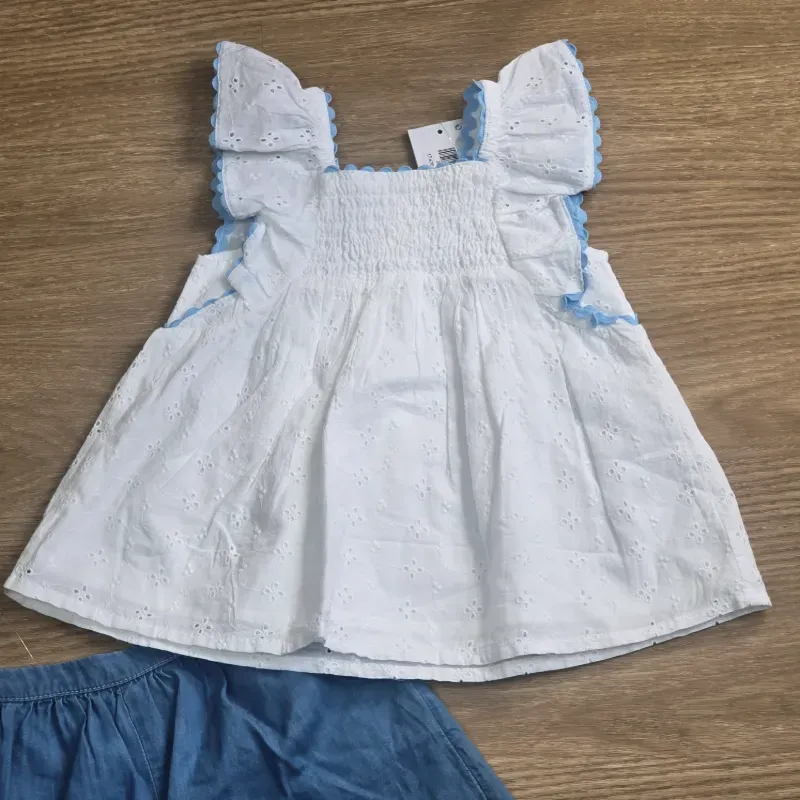 Conjunto veraniego con vuelos