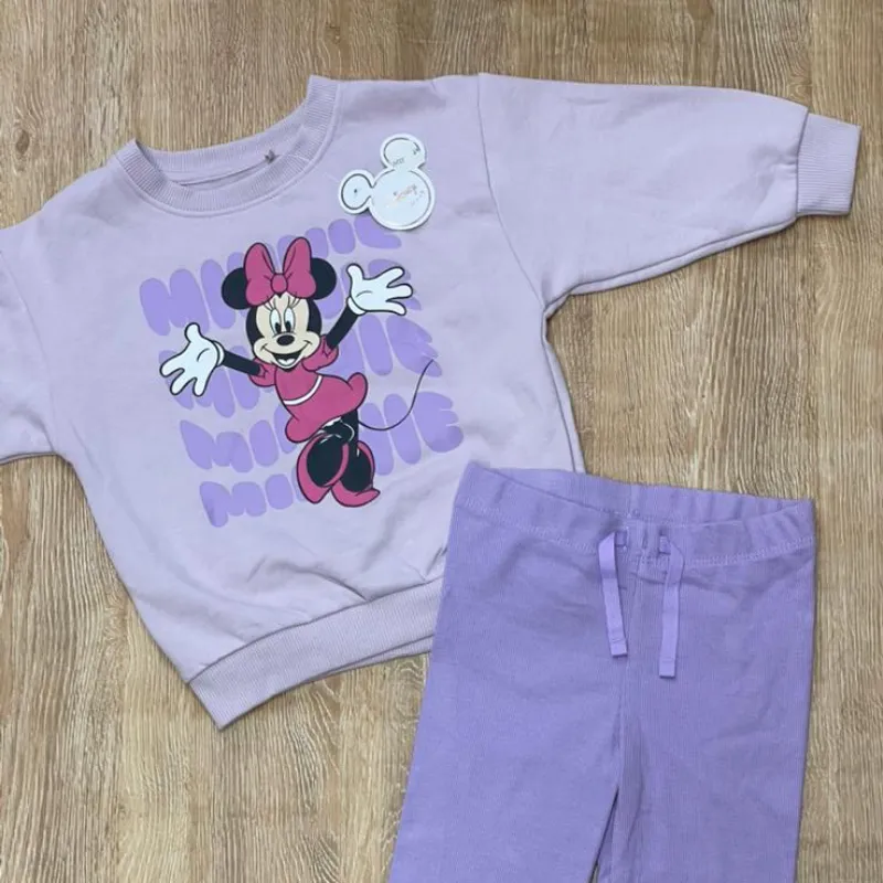 Conjunto violeta con Minnie Mouse 