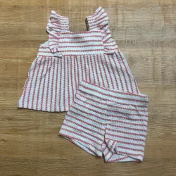 Conjuto a rayas rosadas y blancas 