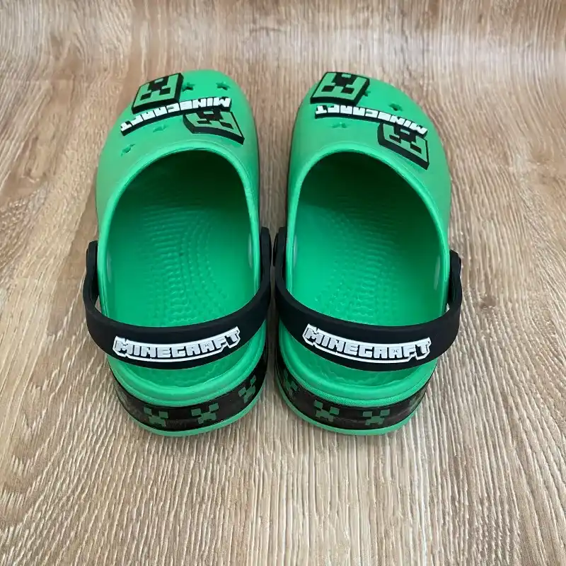 Crocs color verde de Minecraft 