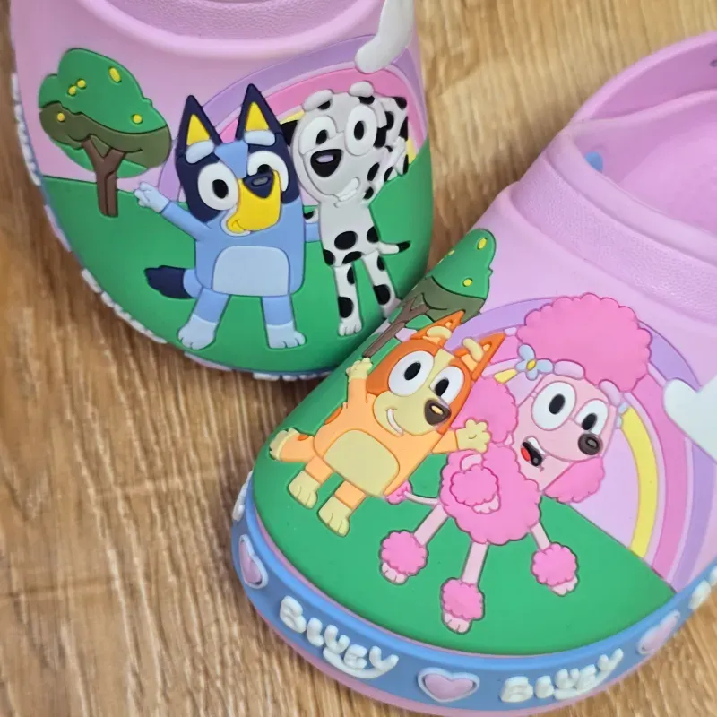Crocs de Bluey color Rosado