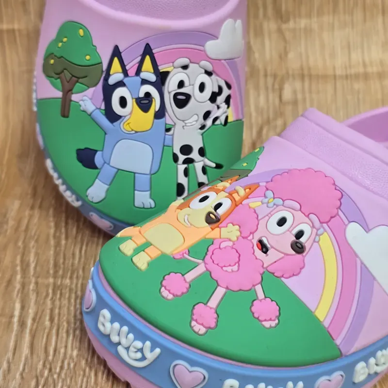 Crocs de Bluey color Rosado