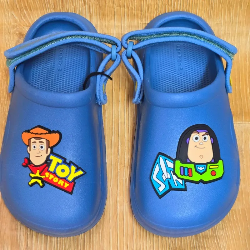 Crocs de color azul Toy Story
