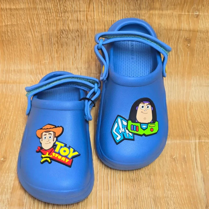 Crocs de color azul Toy Story