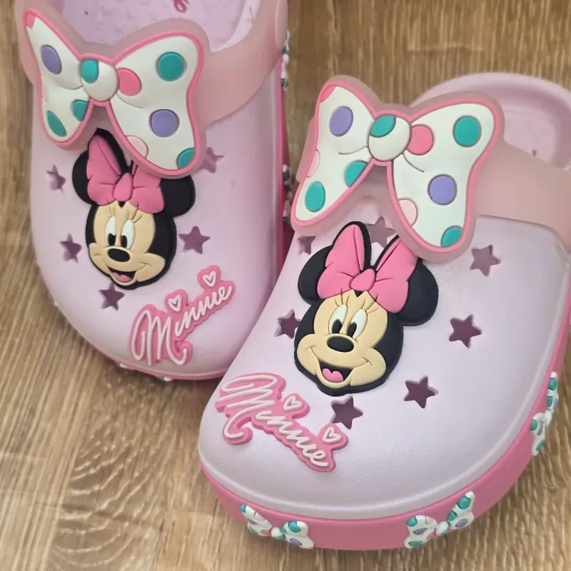 Crocs de Minnie con luces