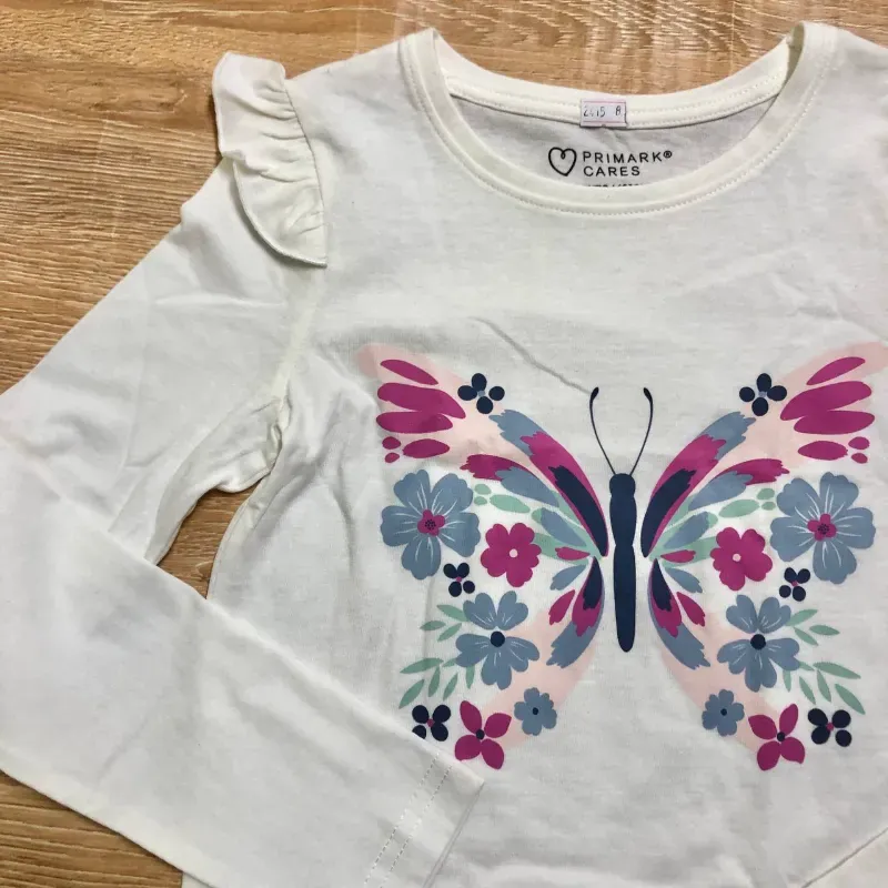 Enguatada blanca de mariposa 