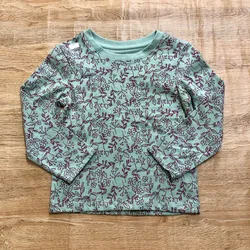 Enguatada color verde y violeta con flores