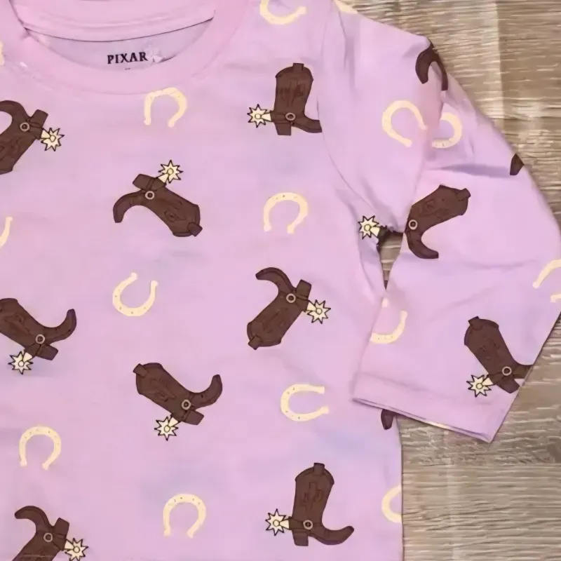 Enguatada con botas de vaquero