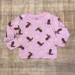 Enguatada con botas de vaquero