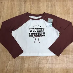 Enguatada con mangas color rojo vino